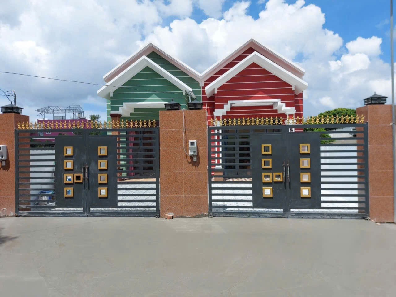 Bán 2 nhà mới xây, // Sông Lu ,Hòa Phú 163m2 full thổ , 2pn, 2wc , hướng đông, hoàn công giá 2,2 tỷ