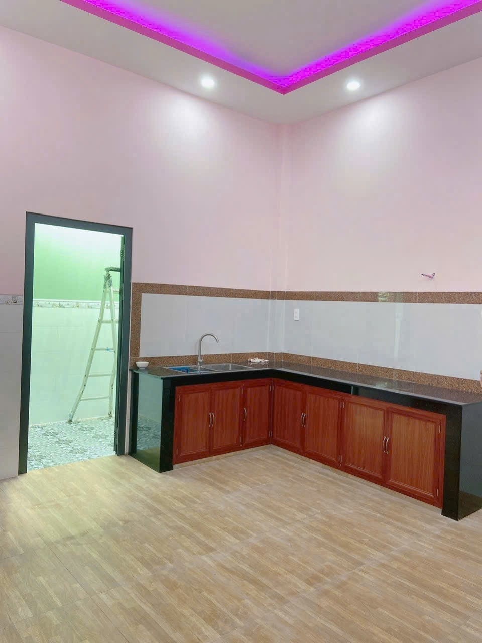 Bán 2 nhà mới xây, // Sông Lu ,Hòa Phú 163m2 full thổ , 2pn, 2wc , hướng đông, hoàn công giá 2,2 tỷ 2