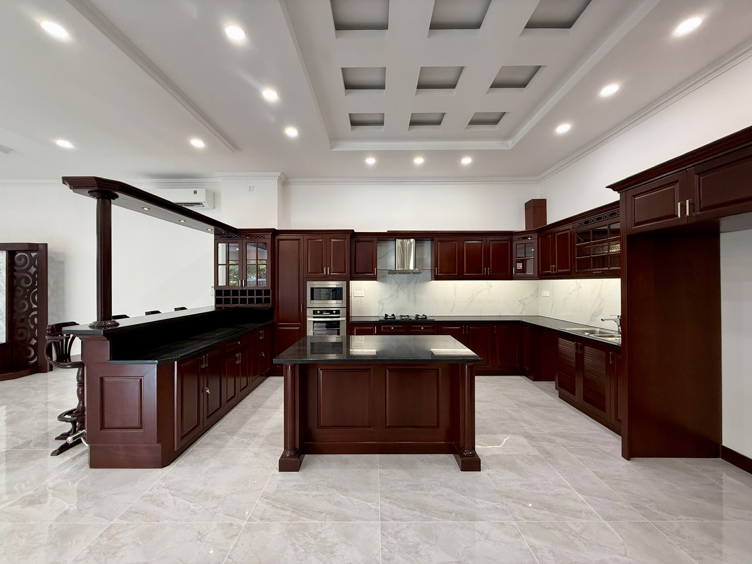 Cho thuê Biệt thự Phường Phú Mỹ, Quận 7, Diện tích 342m², Giá Thương lượng 2
