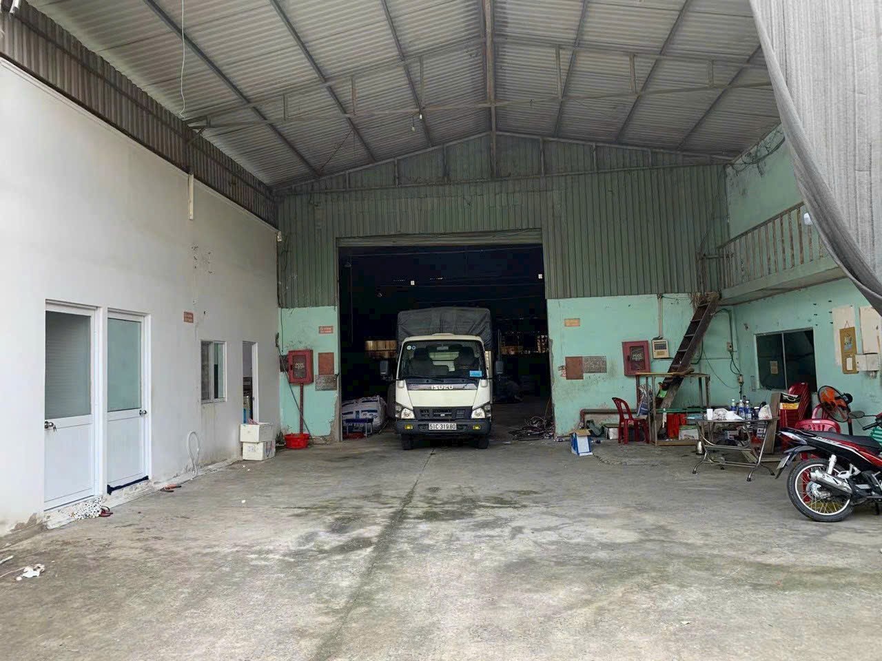 Bán nhà kho mt Thanh Niên, xã Phạm Văn Hai dt 706m2 full thổ giá 16,5 tỷ 2