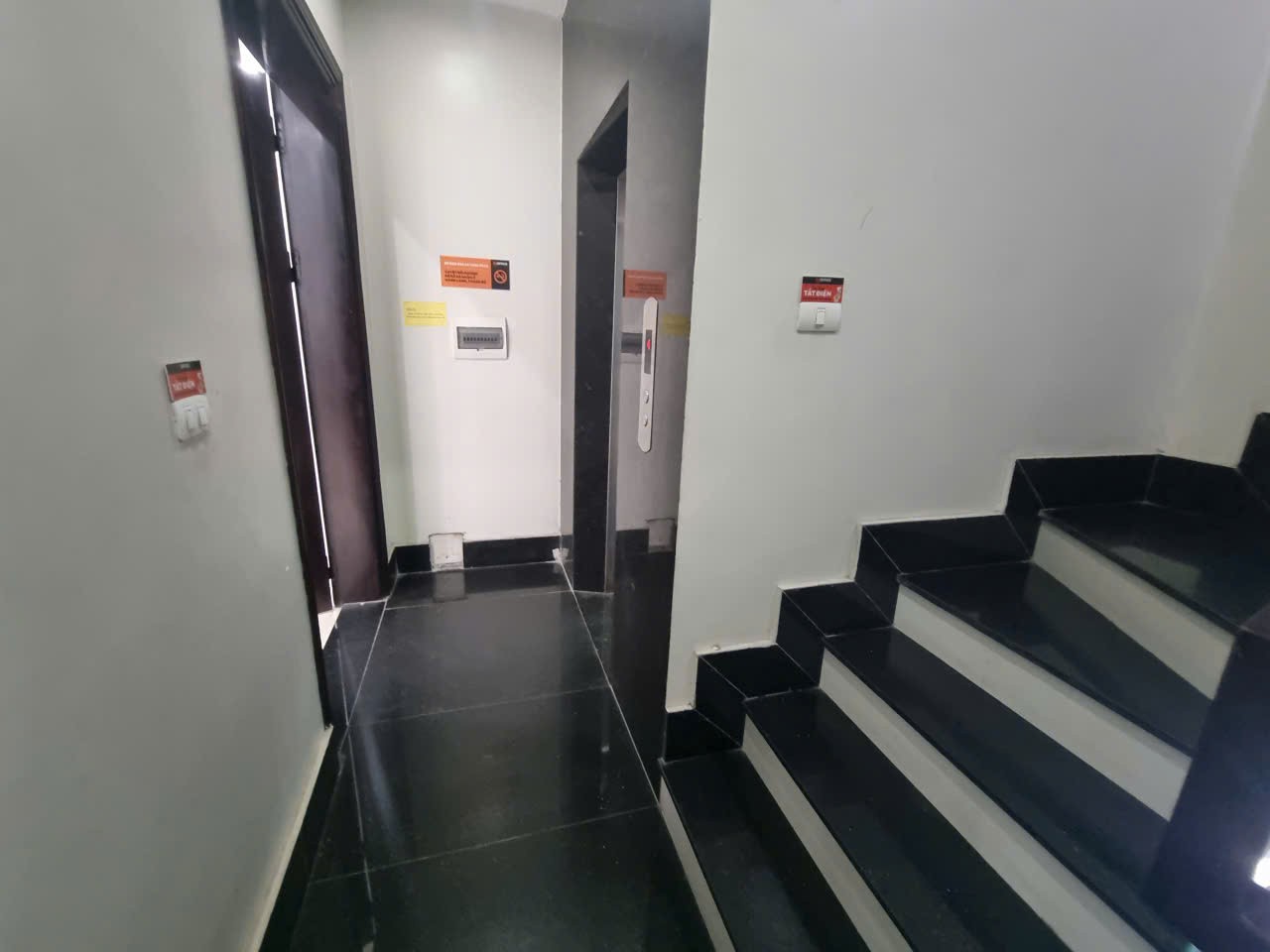 Chào thuê 120m sàn vp phố Nguyễn Hoàng, chia sẵn 2 phòng nhỏ, giá hợp lý sẵn bàn giao 6
