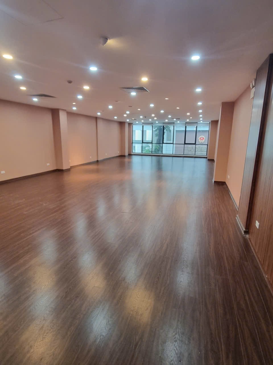 Chính chủ cho thuê sàn vp 120m mặt phố Nguyễn Du, sàn vuông vắn, sẵn bàn giao 5