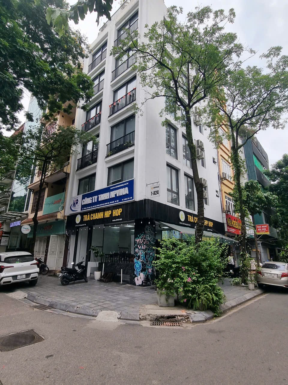 Cần cho thuê 40m sàn vp mặt phố Hoàng Quốc Việt, sàn lô góc vuông vắn, sẵn bàn giao