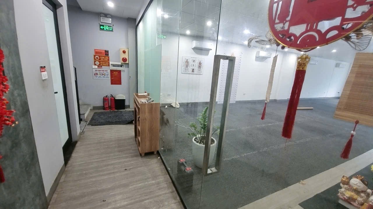 Chính chủ cho thuê 100m mặt ngõ Thái Hà, giá rẻ nhất khu vực, sàn sẵn bàn giao 3