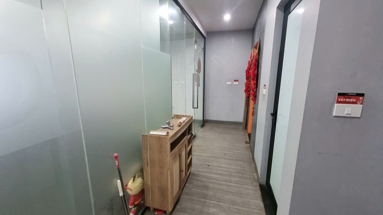 Chính chủ cho thuê 100m mặt ngõ Thái Hà, giá rẻ nhất khu vực, sàn sẵn bàn giao 4