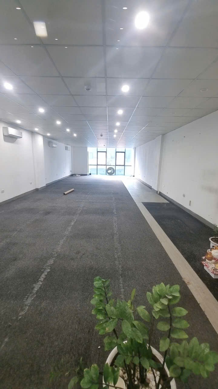 Chính chủ cho thuê 100m mặt ngõ Thái Hà, giá rẻ nhất khu vực, sàn sẵn bàn giao 5