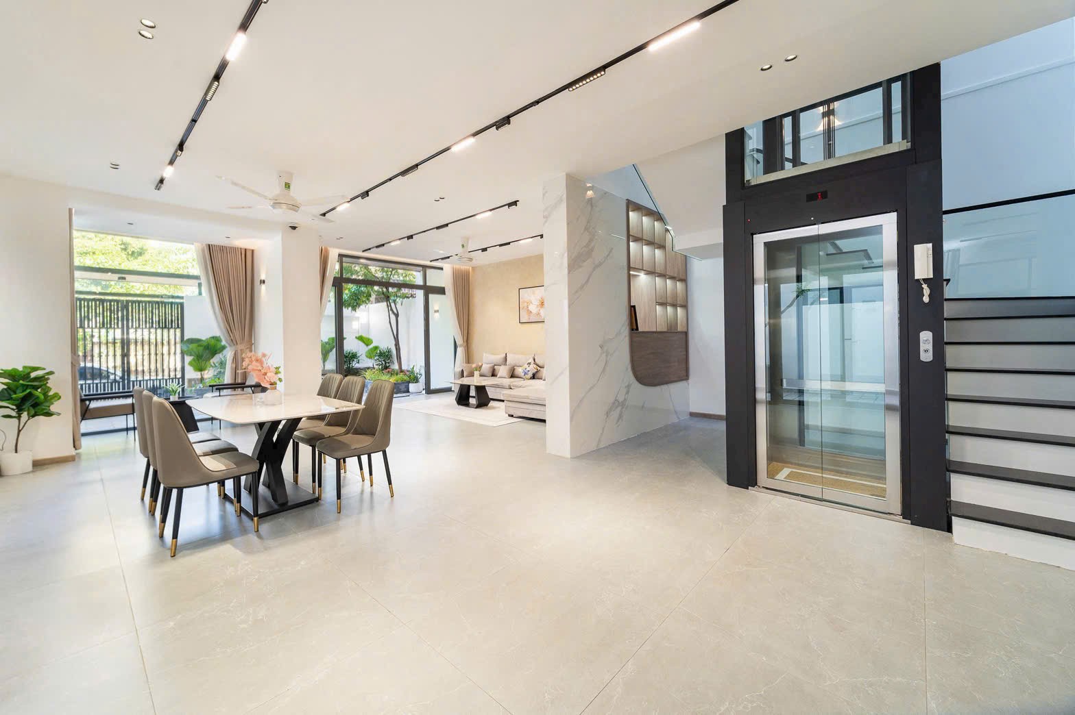 Cần bán Nhà mặt tiền Quận 7, Hồ Chí Minh, Diện tích 200m², Giá 35 Tỷ 2