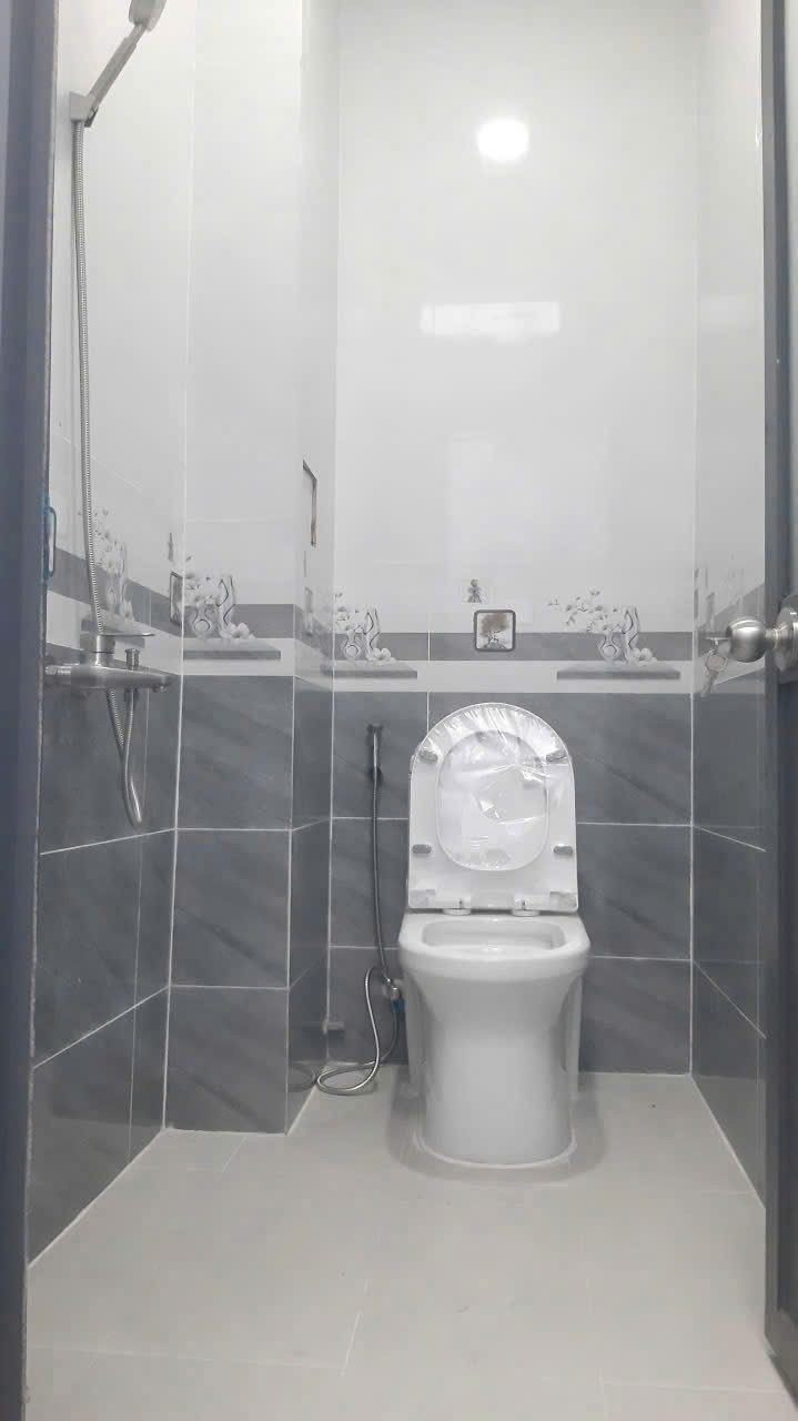 Bán nhà hẻm Liên Khu 4-5, gần chợ Bình Thành, Bình Hưng Hòa B dt 56m2 ,1 lửng , 3pn,2wc giá 4,5 tỷ 8