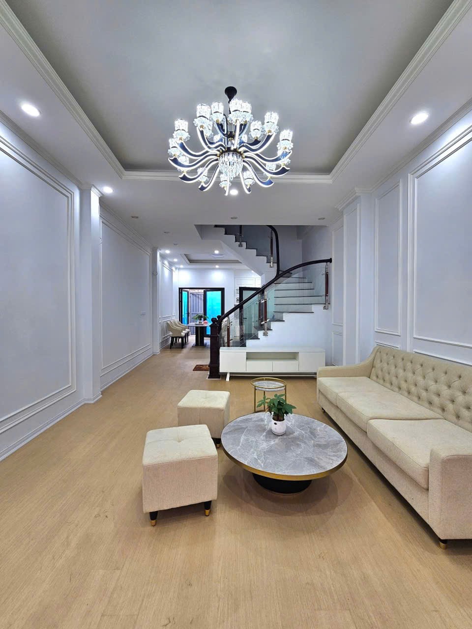 NHÀ ĐẸP TRUNG TÂM THẠCH BÀN – CỔ LINH  68M² X 5 TẦNG  Ô TÔ ĐỖ CỬA 3