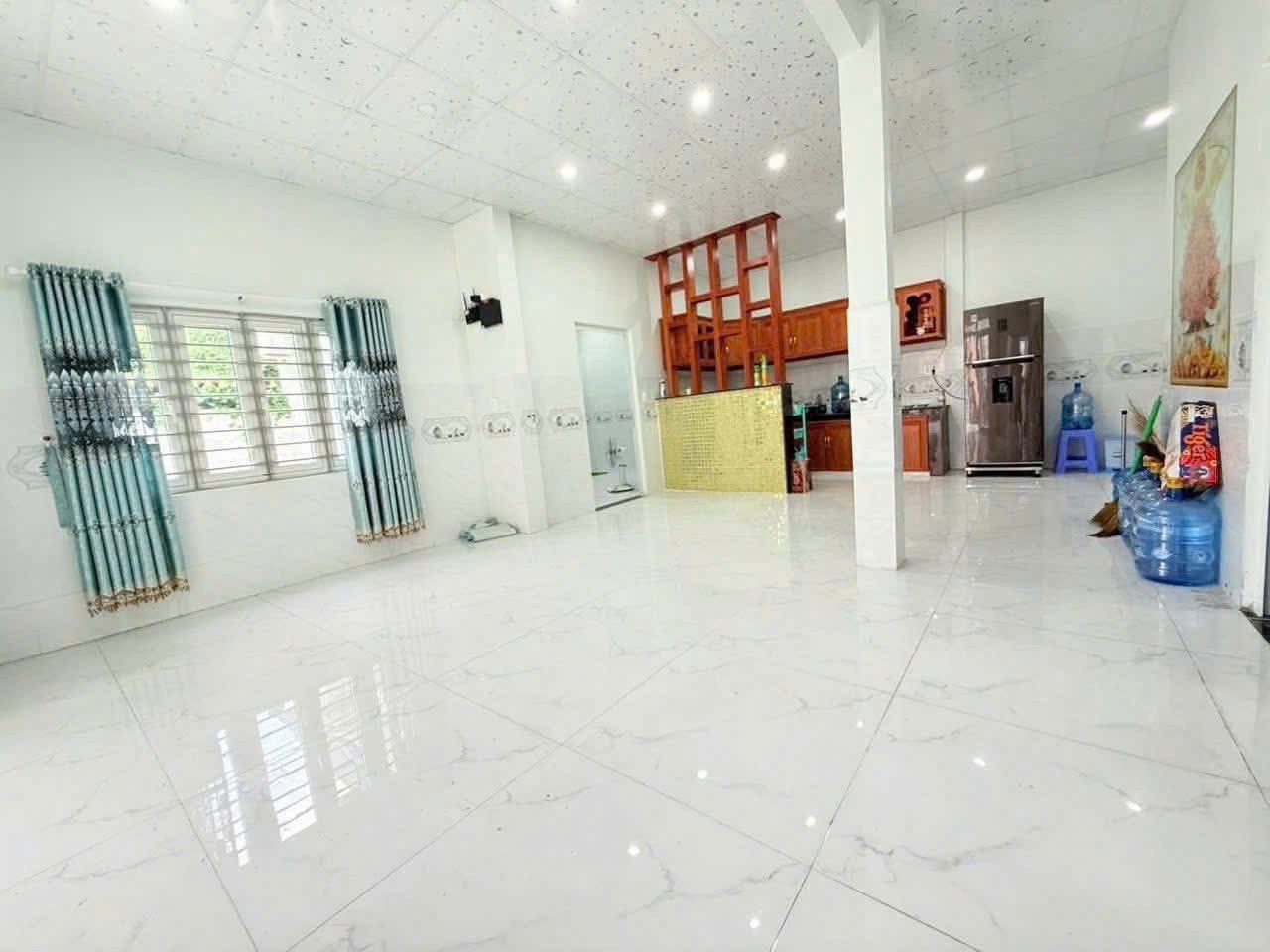 Bán nhà sân vườn mái thái KP9, thị trấn Bến Lức dt 236m2 (200m2 thổ),2pn,2wc giá 3,98 tỷ 5
