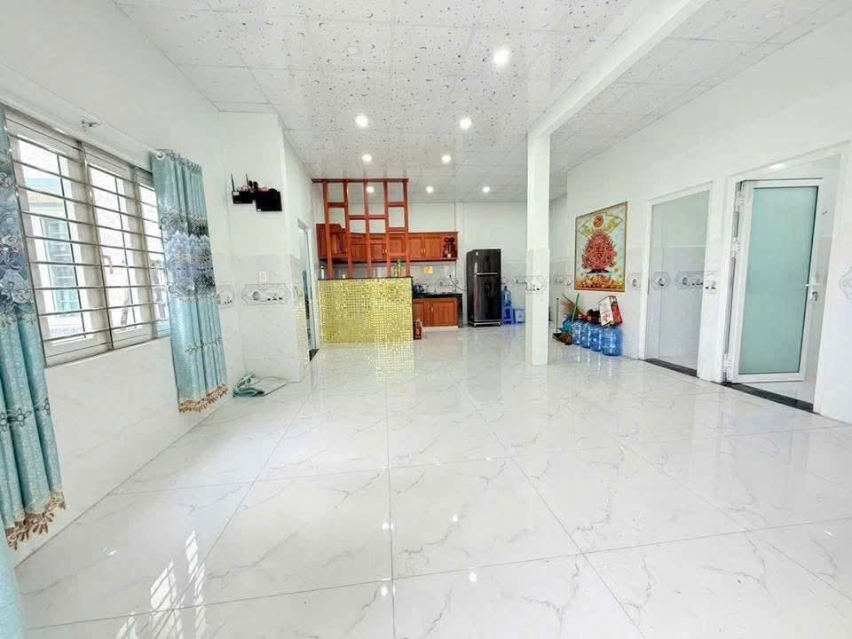 Bán nhà sân vườn mái thái KP9, thị trấn Bến Lức dt 236m2 (200m2 thổ),2pn,2wc giá 3,98 tỷ 7