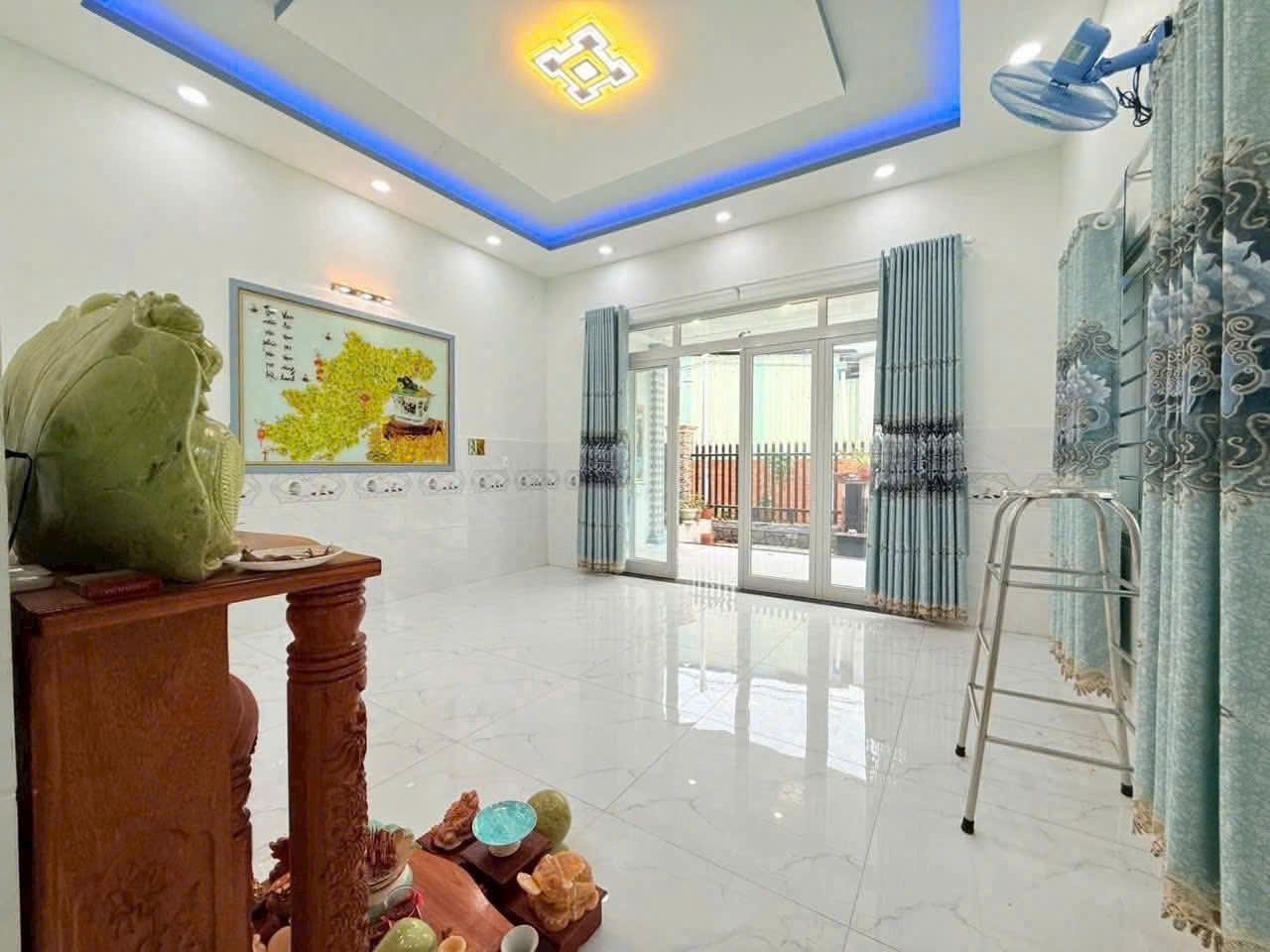Bán nhà sân vườn mái thái KP9, thị trấn Bến Lức dt 236m2 (200m2 thổ),2pn,2wc giá 3,98 tỷ 8