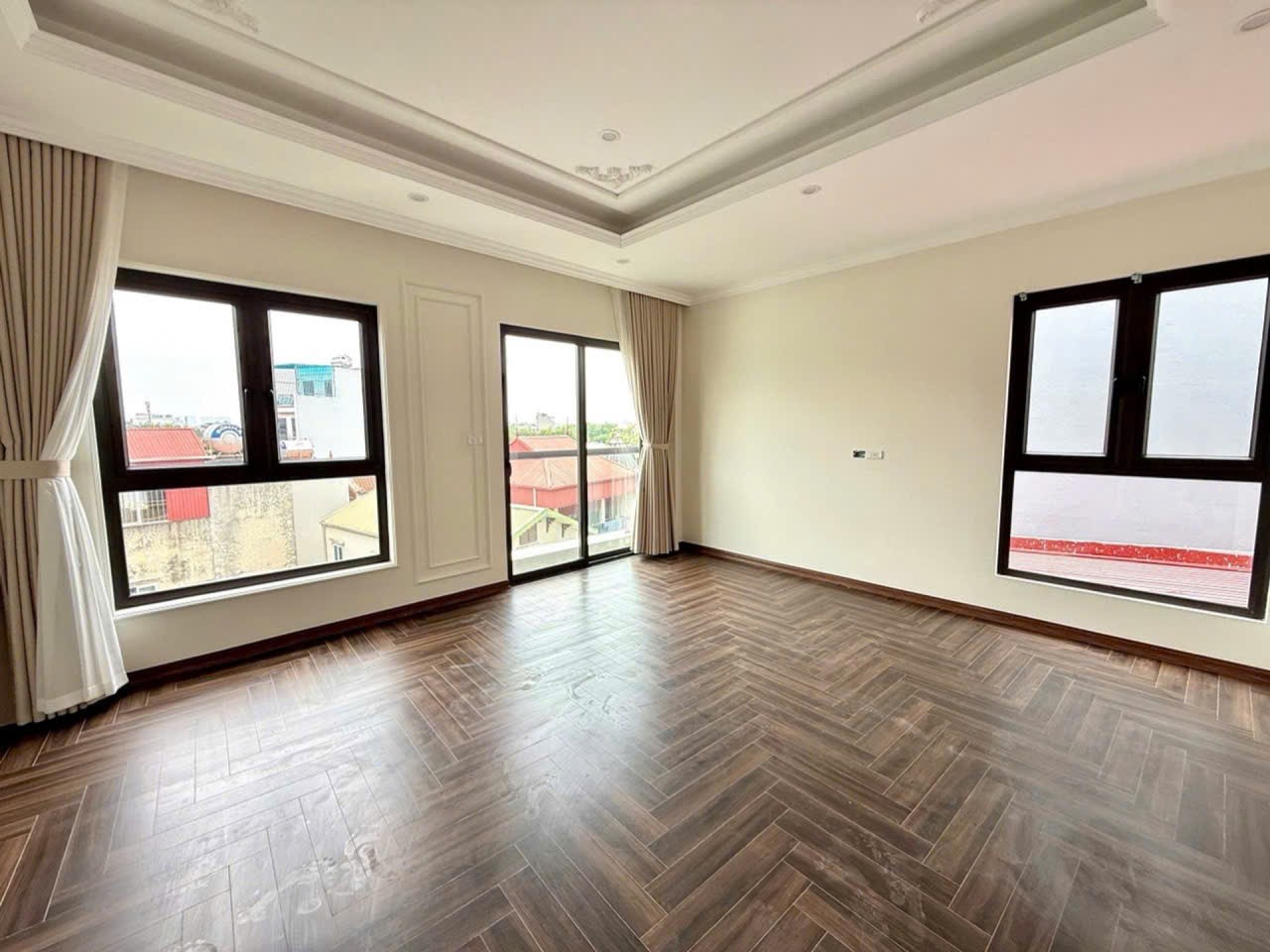 BÁN NHÀ TRUNG TÂM CỔ LINH – 60M² X 6 TẦNG – GARA Ô TÔ – THANG MÁY , GẦN HỒ ĐIỀU HOÀ , CÔNG VIÊN 4