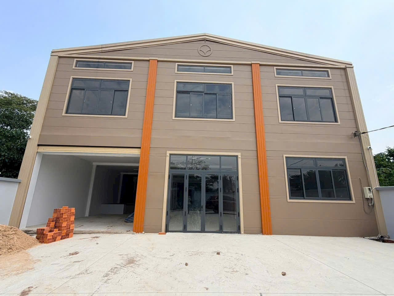 Bán nhà xưởng mt Sông Lu, Bình Mỹ tdt 1238m2 (dt xưởng 600m2) đã hoàn công giá 21 tỷ 6
