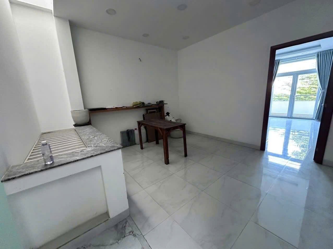 Cho thuê Nhà mặt tiền Phường Phước Long B, Quận 9, Diện tích 175m², Giá 42 Triệu/tháng