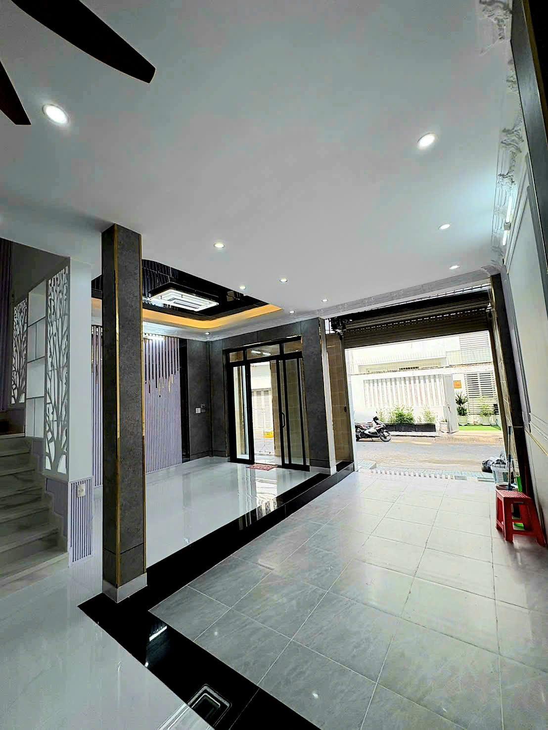 NHÀ HẺM XE HƠI CẠNH BỆNH VIỆN NHÀ BÈ, NGANG 6.4M, 4 TẦNG, HƠN 11 TỶ 2