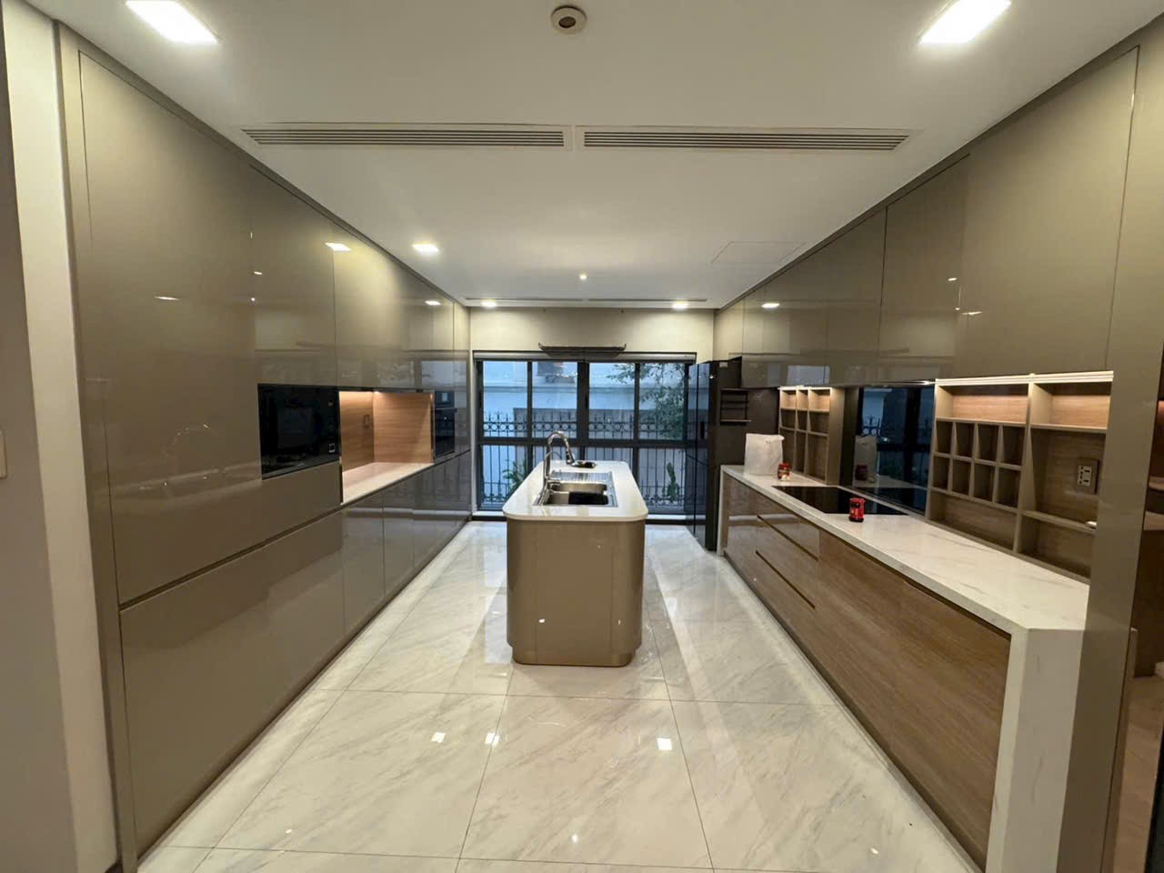 Cho thuê Nhà mặt tiền Phường Tân Hưng, Quận 7, Diện tích 111m², Giá Thương lượng 2