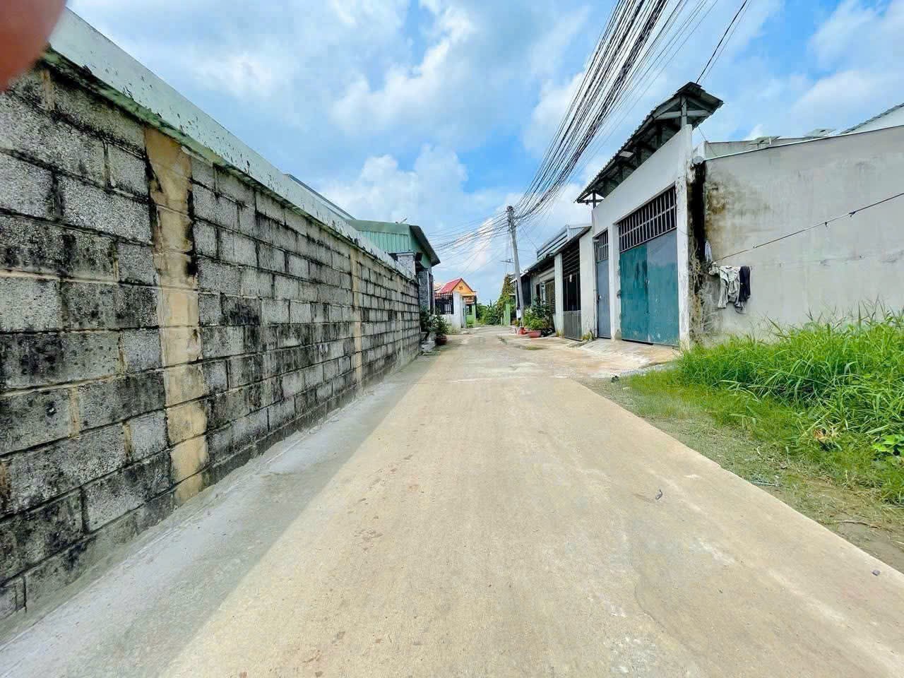 Bán đất thổ cư hẻm beton oto ấp 5 , Đức Hòa Đông dt 110m2 giá 950 triệu 3