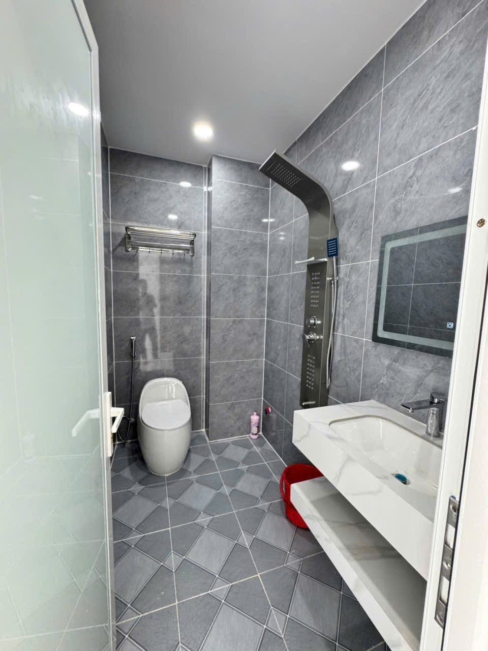 Bán siêu phẩm mới xây hẻm Nguyễn Thị Tú, BHH B dt 64m2, 4 lầu, 5pn, 5wc giá 7,7 tỷ 10