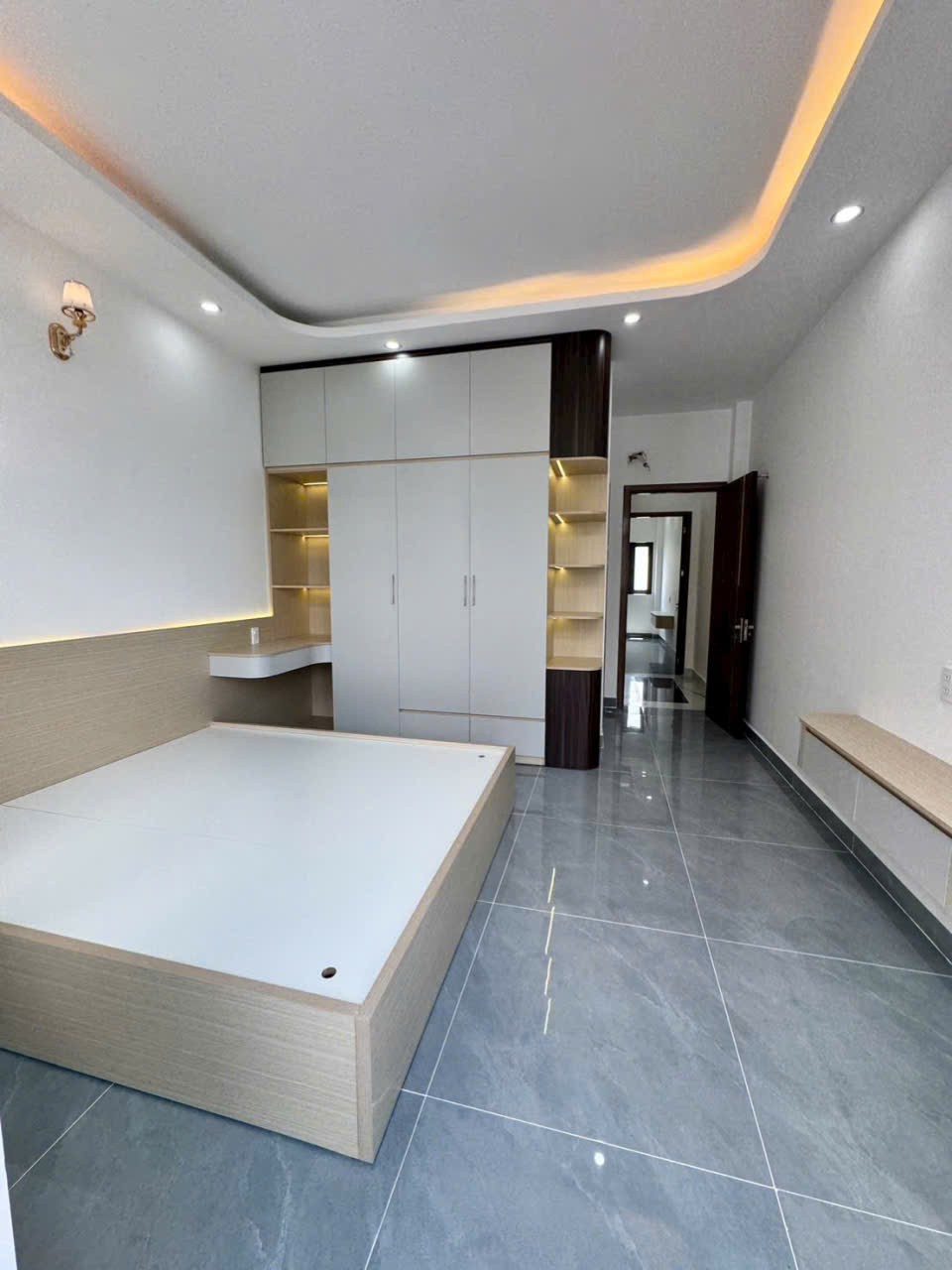 Bán siêu phẩm mới xây hẻm Bình Thành, BHH B dt 64m2, 4 lầu ,5pn, 5wc, sân thượng giá 7,4 tỷ 9