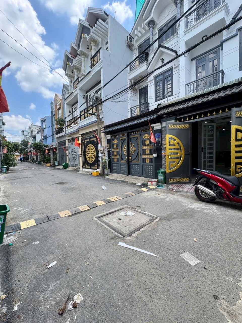 Bán nhà đẹp đồng bộ hẻm Liên Khu 4-5 , Bình Hưng Hòa B ,dt 58,5m2 ,3 lầu, 4pn, 3wc giá 5,58 tỷ 3