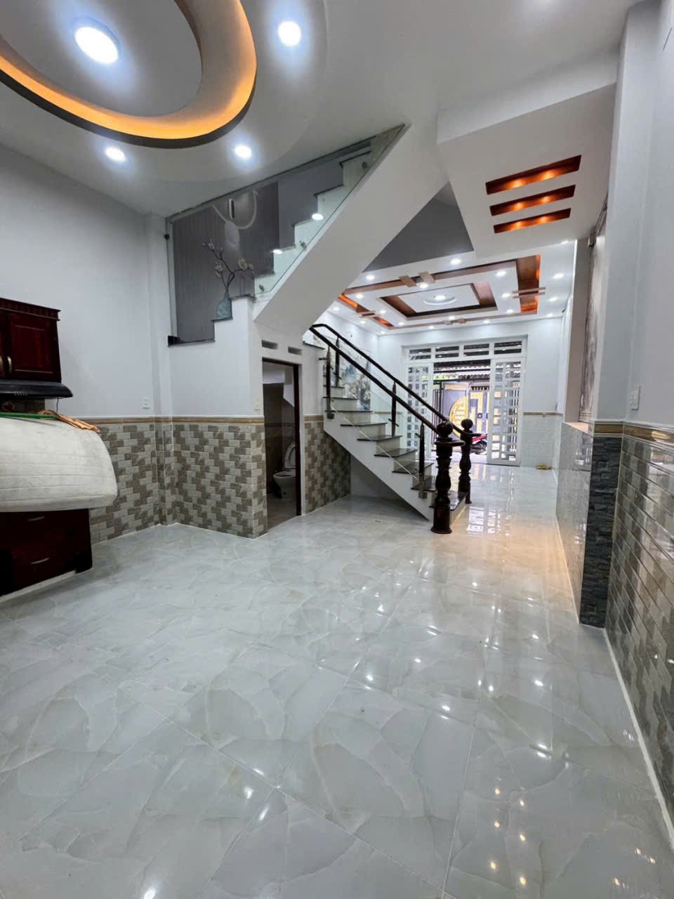 Bán nhà đẹp đồng bộ hẻm Liên Khu 4-5 , Bình Hưng Hòa B ,dt 58,5m2 ,3 lầu, 4pn, 3wc giá 5,58 tỷ 8
