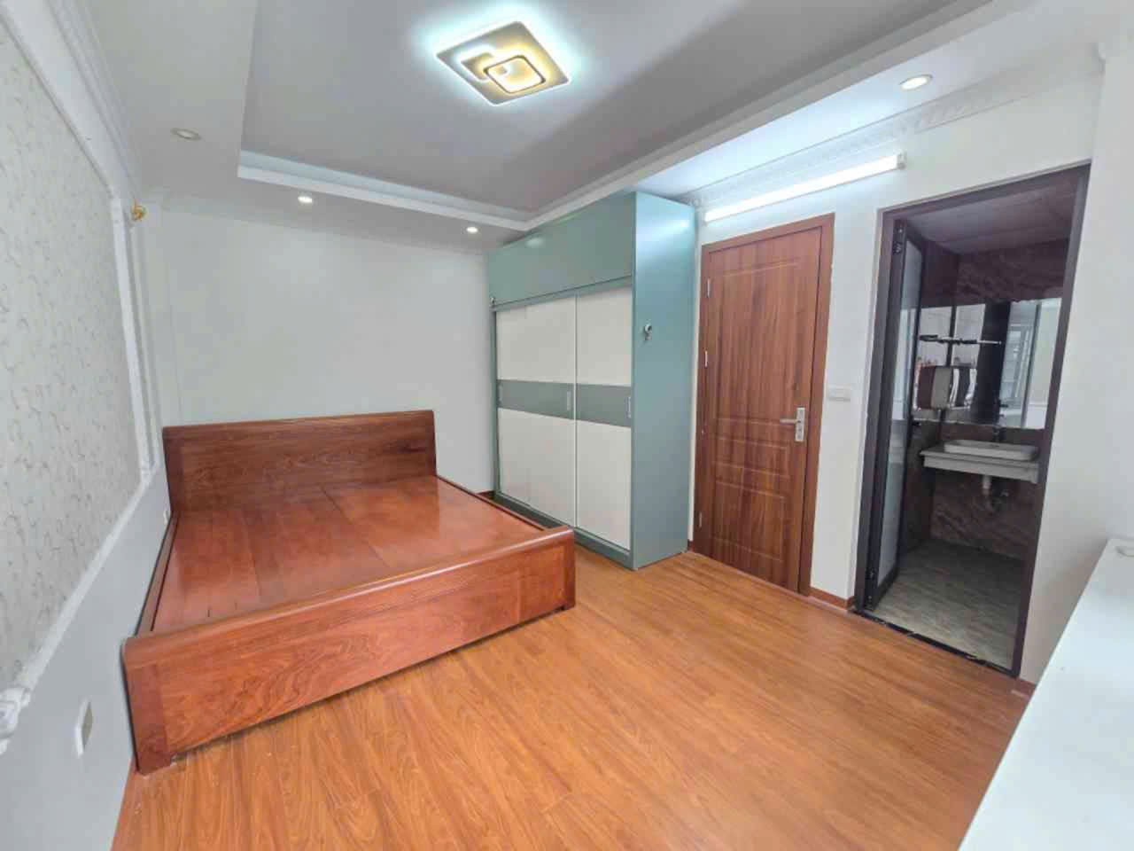 NHÀ ĐẸP 5 TẦNG - 33M² TẠI PHÚC LỢI,  CHỈ 6,2 TỶ