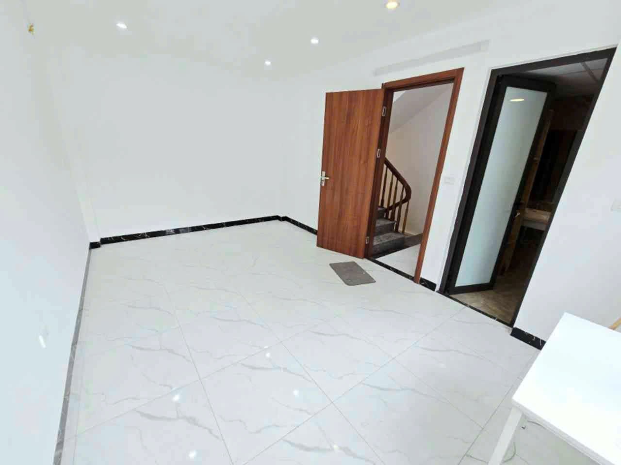 NHÀ ĐẸP 5 TẦNG - 33M² TẠI PHÚC LỢI,  CHỈ 6,2 TỶ 3
