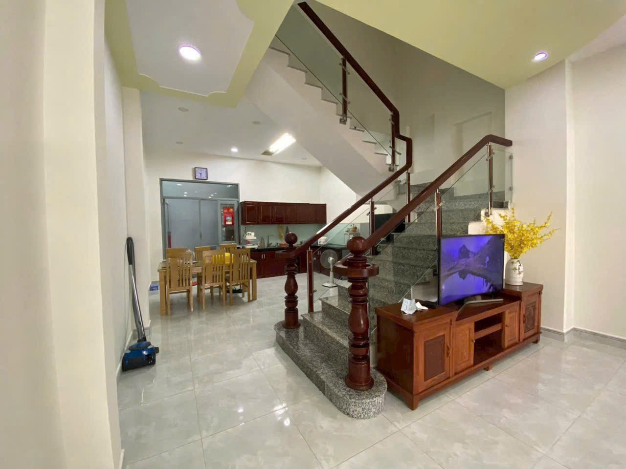 Bán nhà hẻm đường 18, Bình Hưng Hòa dt 77,5m2 ,2 lầu , 3pn,4wc giá 7,1 tỷ 3