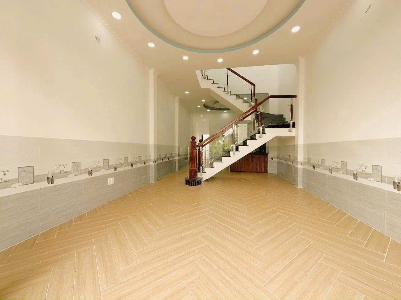 Bán nhà hẻm beton xe 3 gác xã Mỹ Yên, Bến Lức dt 109,3m2 , 1 lầu ,3pn,2wc giá 1,8 tỷ