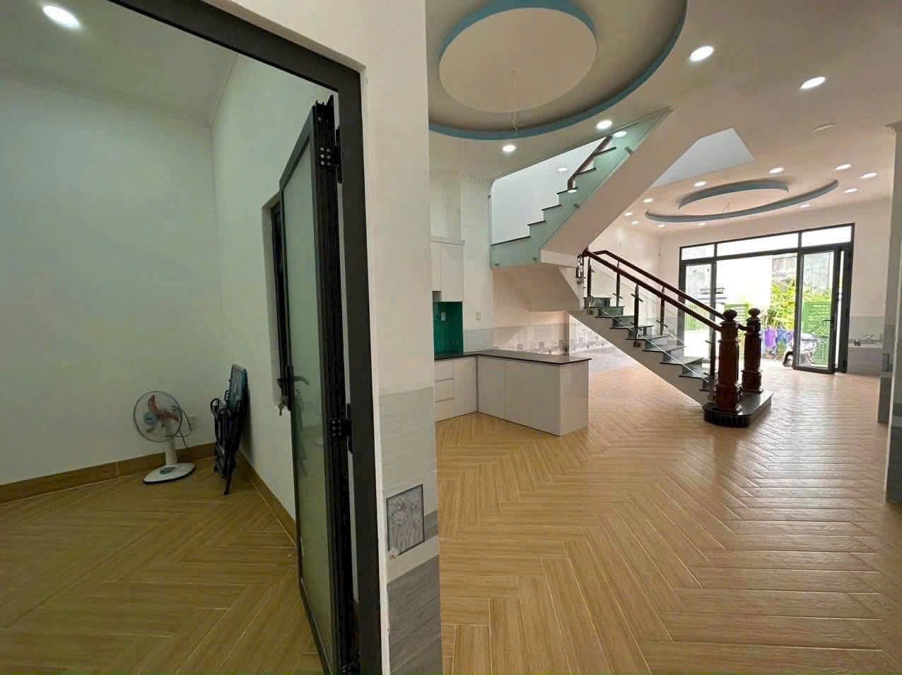 Bán nhà hẻm beton xe 3 gác xã Mỹ Yên, Bến Lức dt 109,3m2 , 1 lầu ,3pn,2wc giá 1,8 tỷ 2