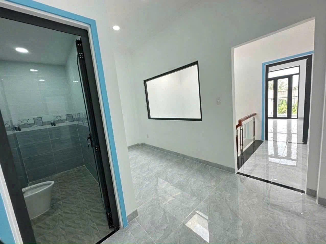 Bán nhà hẻm beton xe 3 gác xã Mỹ Yên, Bến Lức dt 109,3m2 , 1 lầu ,3pn,2wc giá 1,8 tỷ 8