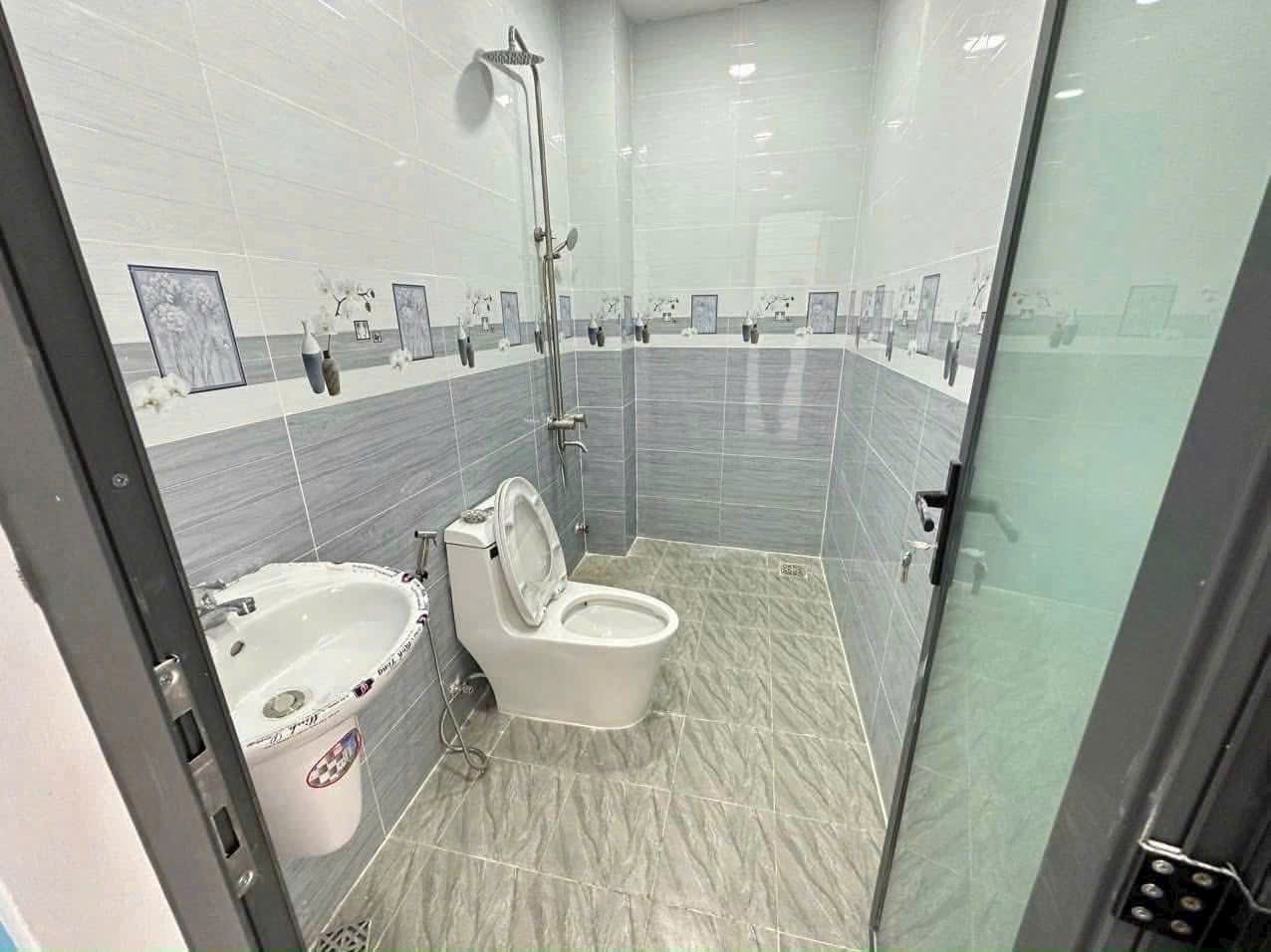 Bán nhà hẻm beton xe 3 gác xã Mỹ Yên, Bến Lức dt 109,3m2 , 1 lầu ,3pn,2wc giá 1,8 tỷ 10
