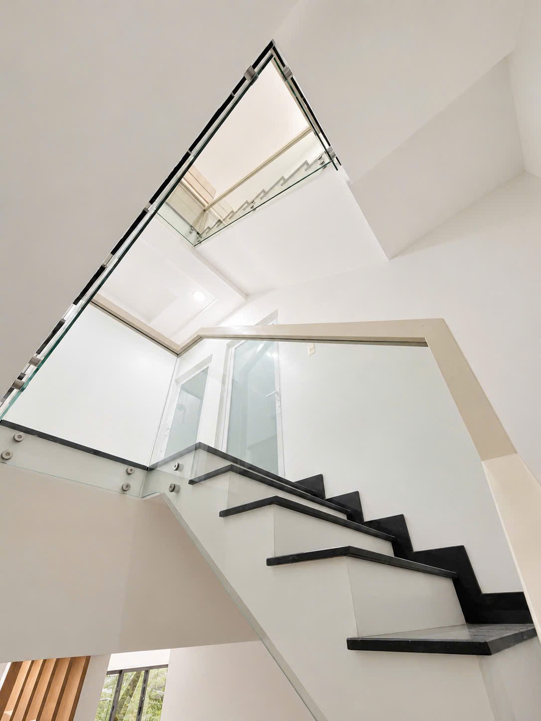 Cho thuê Nhà mặt tiền Phường An Phú, Quận 2, Diện tích 200m², Giá Thương lượng