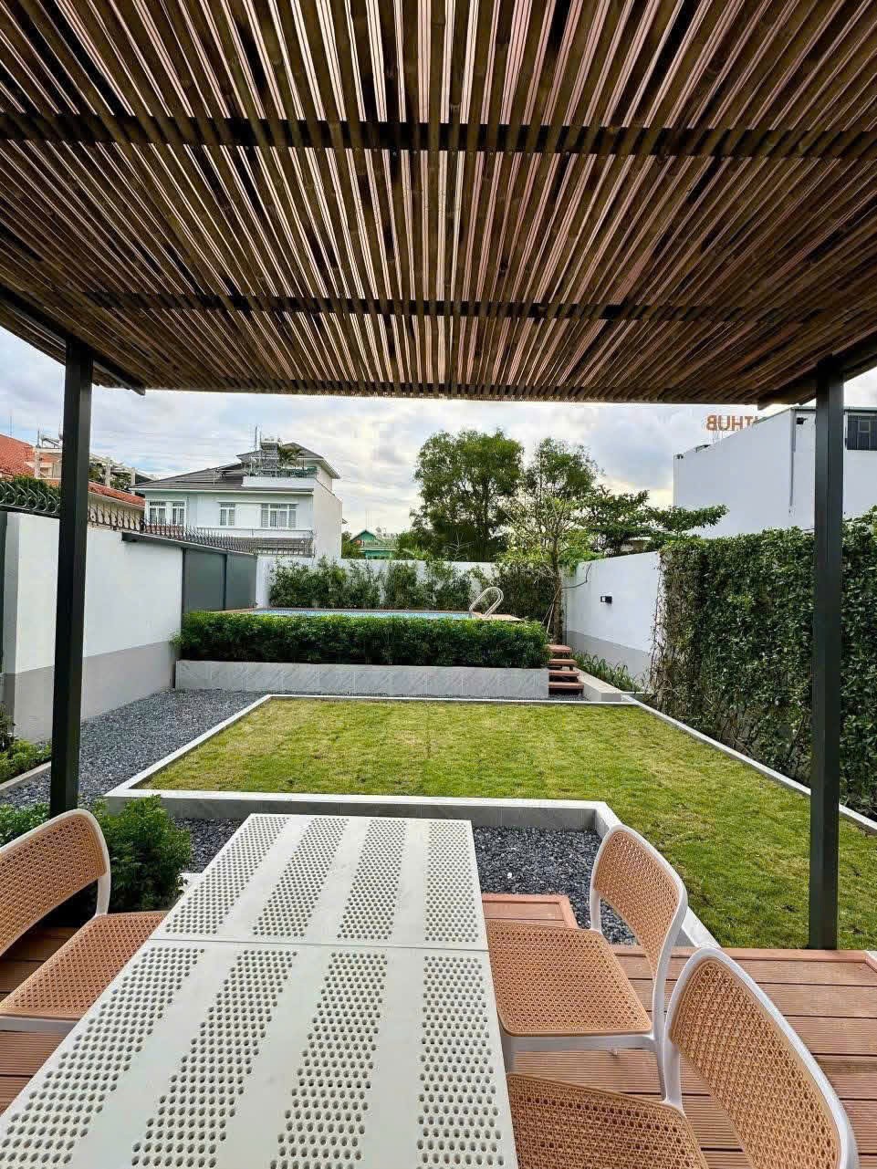 Cho thuê Biệt thự Quận 2, Hồ Chí Minh, Diện tích 200m², Giá 60 Triệu/tháng