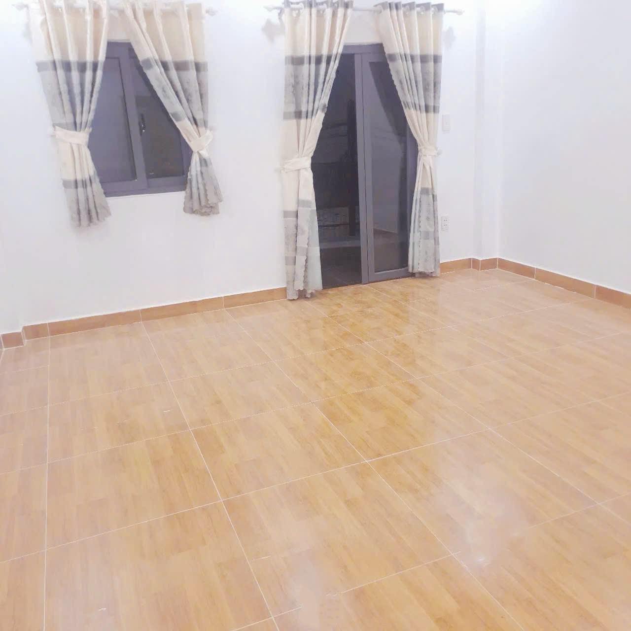 Nhà phố đẹp, g.iá tốt Lái Thiêu- 2 Tầng– Nhỉnh 3T - Đường xe tải - Ôtô đậu trước nhà - KDC tri thức 4