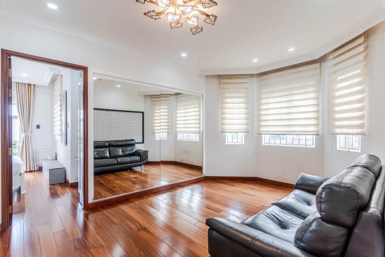 Cho thuê Biệt thự Phường Phước Long B, Quận 9, Diện tích 350m², Giá Thương lượng 3