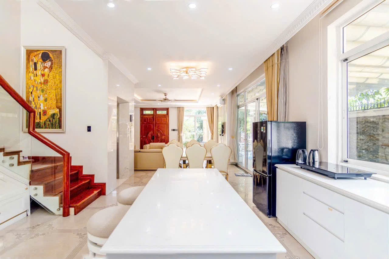 Cho thuê Biệt thự Phường Phước Long B, Quận 9, Diện tích 350m², Giá Thương lượng 9