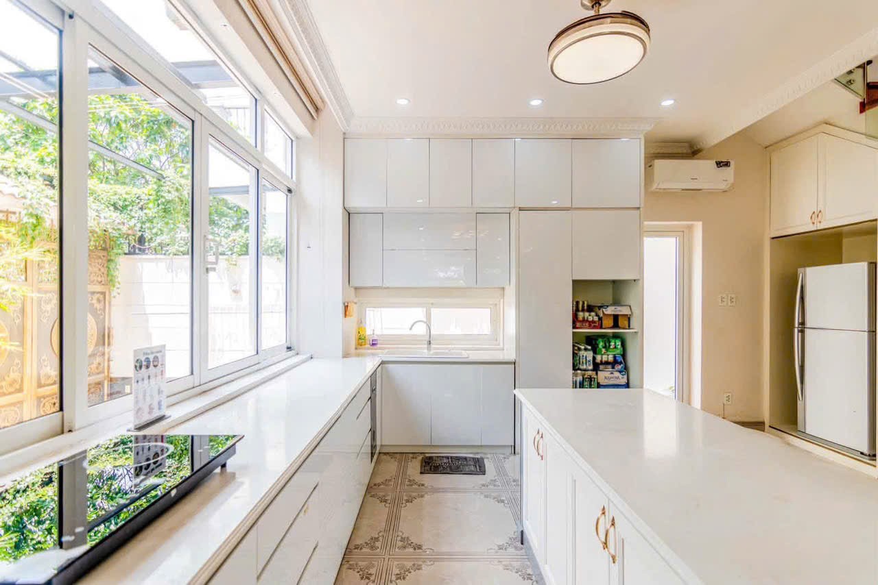 Cho thuê Biệt thự Phường Phước Long B, Quận 9, Diện tích 350m², Giá Thương lượng 6