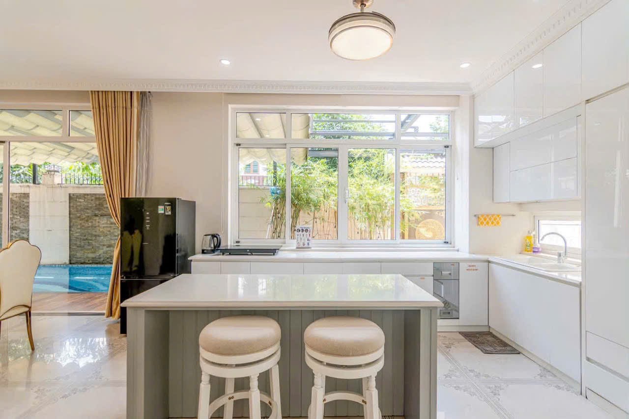 Cho thuê Biệt thự Phường Phước Long B, Quận 9, Diện tích 350m², Giá Thương lượng 8