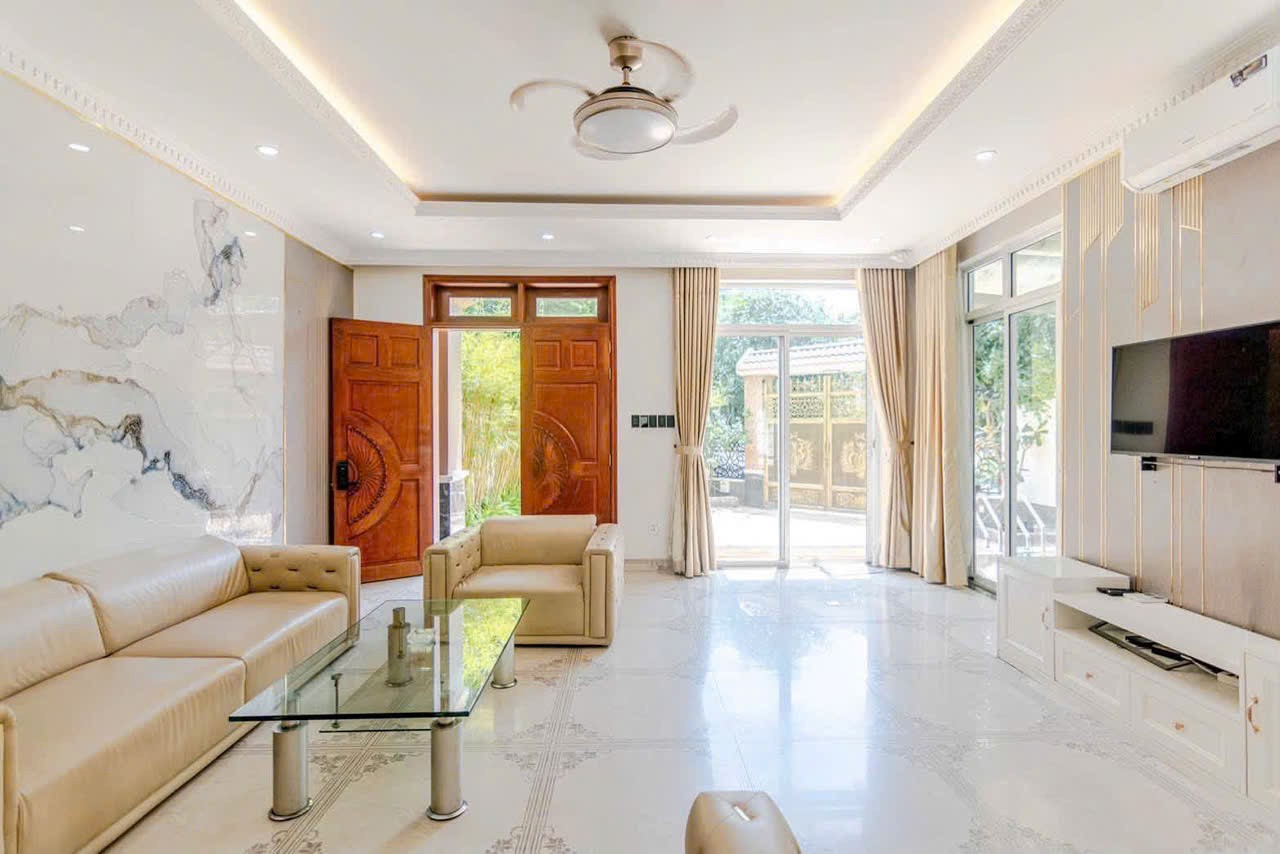 Cho thuê Biệt thự Phường Phước Long B, Quận 9, Diện tích 350m², Giá Thương lượng 10