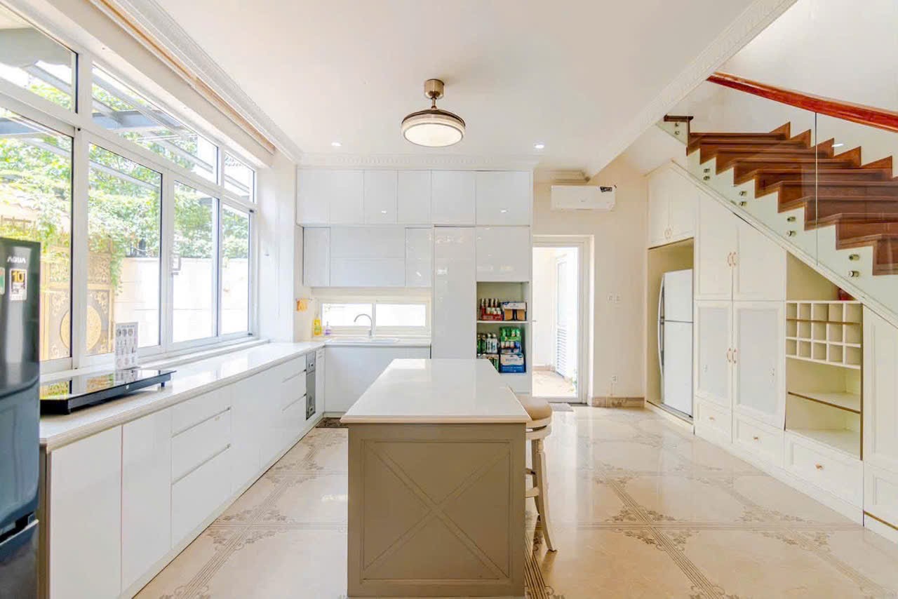 Cho thuê Biệt thự Phường Phước Long B, Quận 9, Diện tích 350m², Giá Thương lượng 7