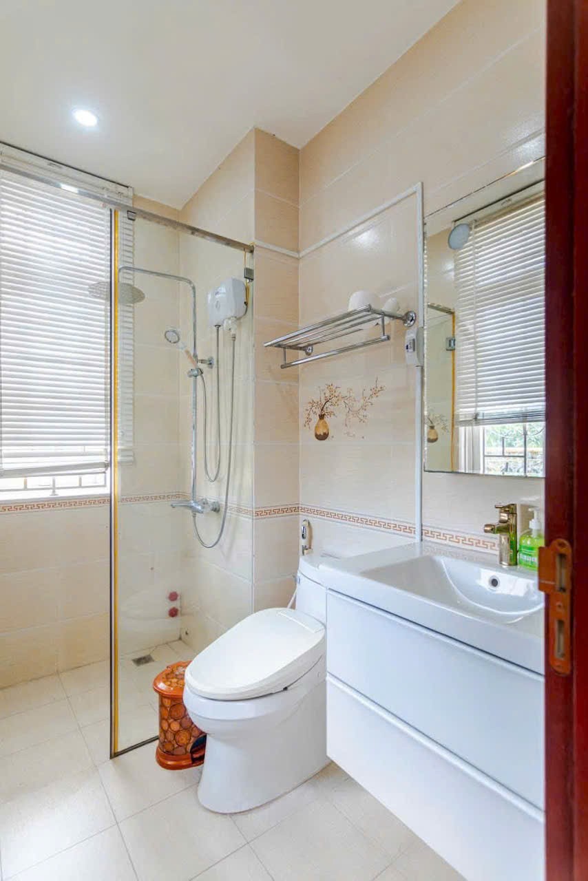 Cho thuê Biệt thự Phường Phước Long B, Quận 9, Diện tích 350m², Giá Thương lượng 2
