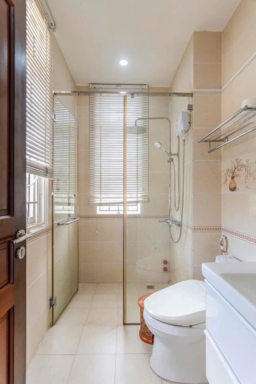 Cho thuê Biệt thự Phường Phước Long B, Quận 9, Diện tích 350m², Giá Thương lượng