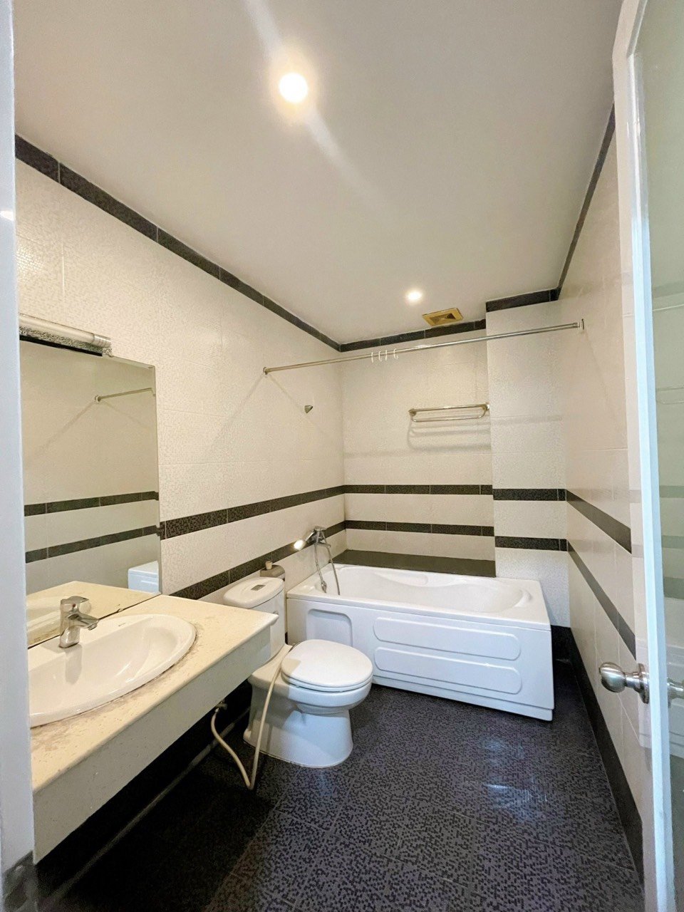 Cho thuê Chung cư mini đường 9, Phường Tân Phú, Diện tích 30m², Full nội thất có bồn tắm