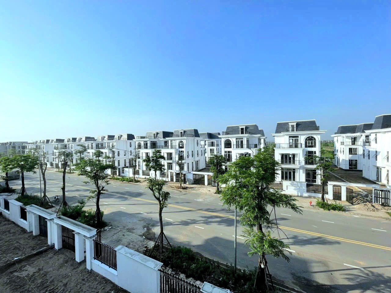 Bán biệt thự trung tâm khu dô thị mới Mê Linh giá cả xây dựng chỉ 32tr/m2 ngay mặt đường vành đai 4 3