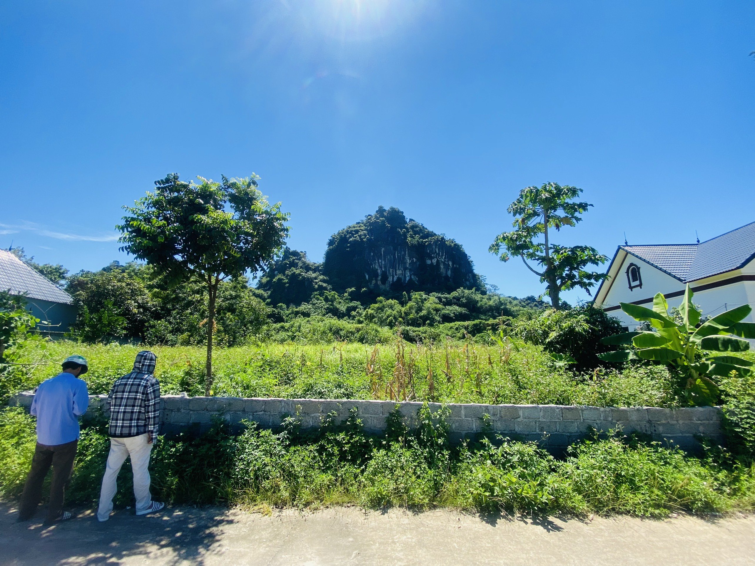 BÁN GẤP LÔ ĐẤT LƯNG TỰA NÚI CÓ DT 3633m2 VIEW NHÌN RA ĐƯỜNG HỒ CHÍ MINH 2