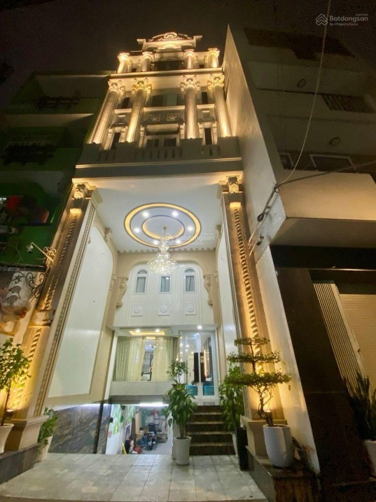 Phú Nhuận, bán gấp toà nhà 8 tầng, 200m2, 26 phòng HĐT 200 tr/tháng 57 tỷ 1