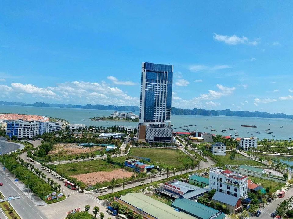 Do chuyển định cư không sử dụng nên cần bán căn hộ 3Pn 102m2 View Biển trung tâm Bãi Cháy, Hạ Long 2