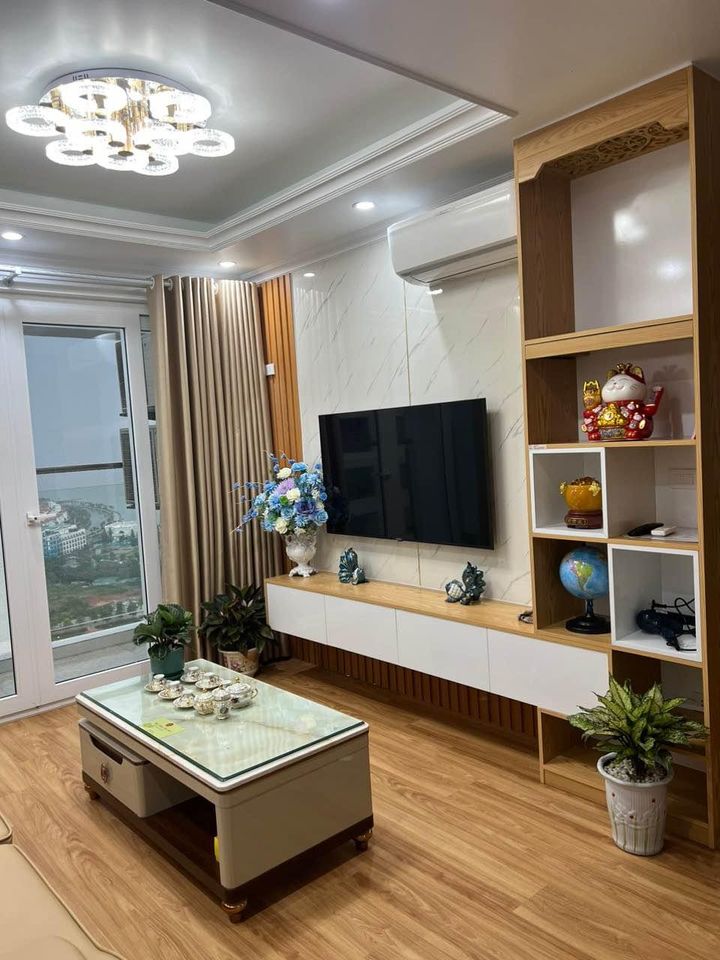 Do chuyển định cư nên cần bán căn hộ 3Pn 102m2 View Biển trung tâm Bãi Cháy, Hạ Long.